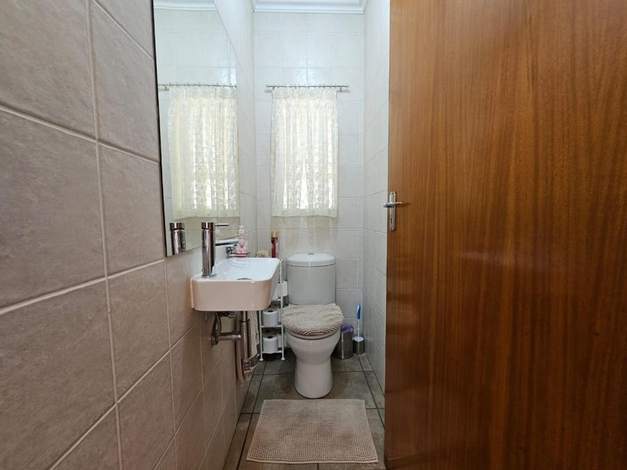 6 Bedroom Property for Sale in Grimbeeck Park North West